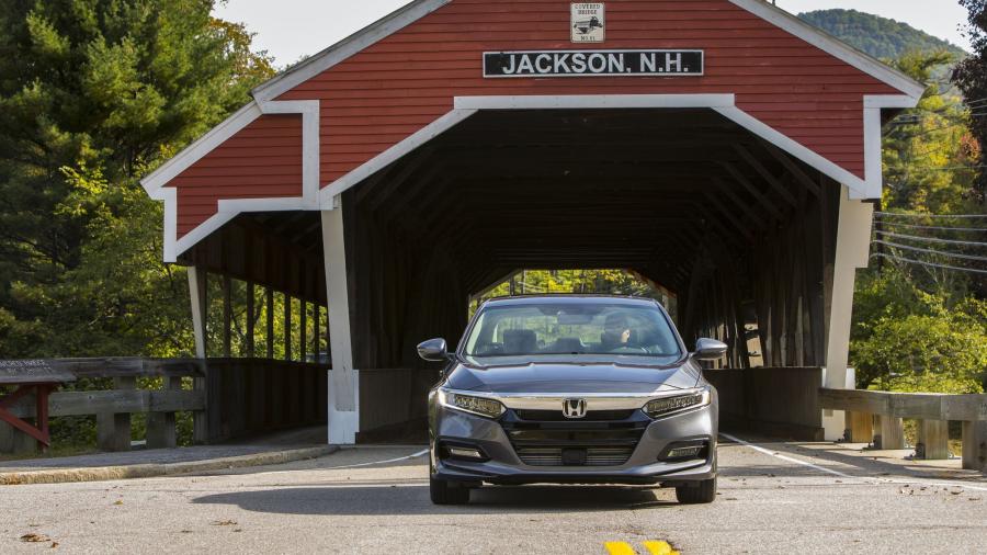  Honda Accord Touring Hybrid 2017 года  (NA) (фото 117 из 170)